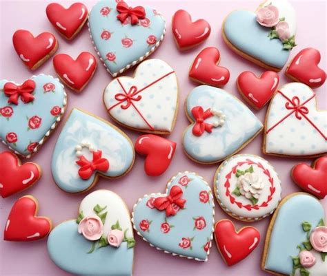 Valentine Cookies … | Biscuits de mariage, Cookies fêtes, Biscuits pour ...