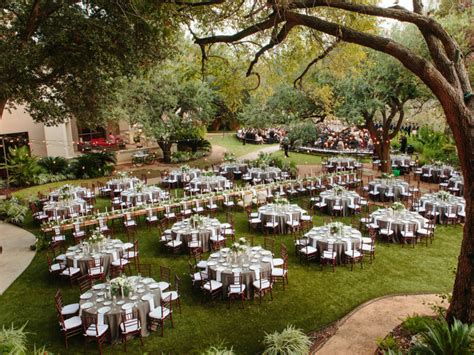 Outdoor Wedding Necessities: How to Have an Outdoor Wedding