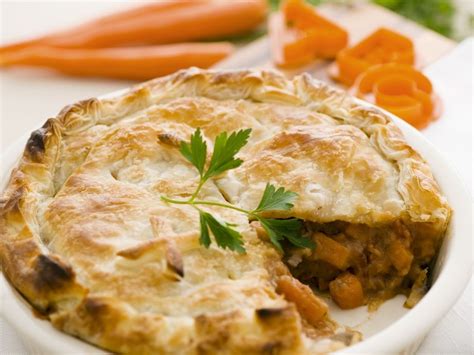 Puff pastry pie with beef filling Recipe | EatSmarter