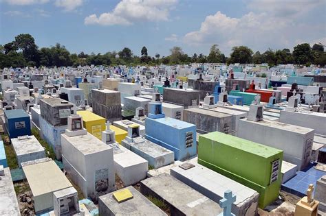 Public cemetery caretaker, among Davao City's 'model retirees'