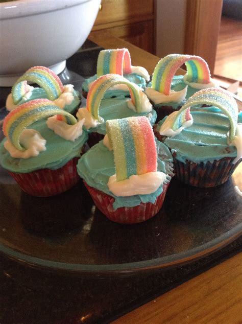 Rainbow cupcakes, easy and awesome! Rainbow Cupcakes, Baking, Drinks ...