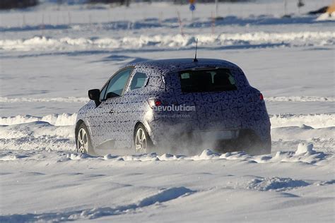 Spyshots: Renault Clio IV Looks Amazing - autoevolution