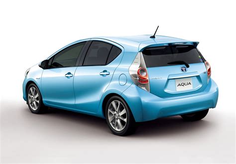 Toyota Aqua / Prius C: World’s Most Fuel Efficient Hybrid Launched | CarNoise