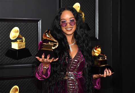 After top Grammy win, singer H.E.R. eyes Academy Award | Daily Sabah