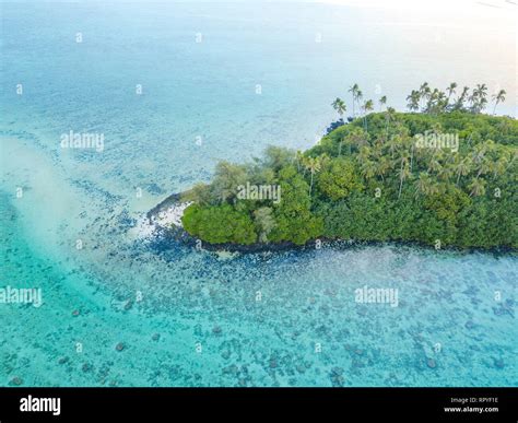 An aerial view of Muri Lagoon on Rarotonga in the Cook Islands Stock ...