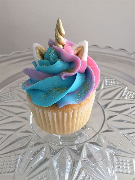 Unicorn cupcake | Unicorn birthday cake, Unicorn desserts, Cupcake cakes