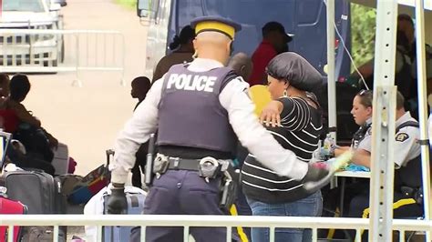 Haitian refugees fearing U.S. deportation rush to Canada - YouTube