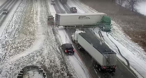 WATCH: Traffic cam shows I-35 pileup in Minnesota as it happens