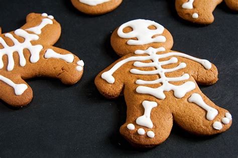 Halloween Gingerbread Skeleton Men | Recipe | Halloween desserts, Gingerbread