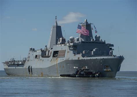 USS San Antonio (LPD 17) leaves Naval Station Norfolk for deployment [4592x3280] : r/WarshipPorn