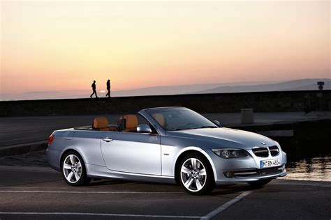 Car Pictures: BMW 335i coupe and convertible 2011