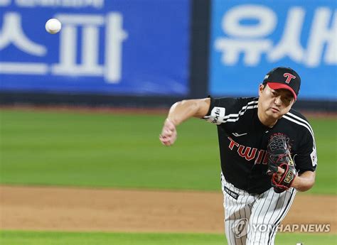 (LEAD) S. Korean pitcher Go Woo-suk nearing deal with Padres | Yonhap ...