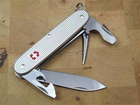 Pin by Tim Bonine on Swiss Army Knives | Swiss army knife, Swiss army ...