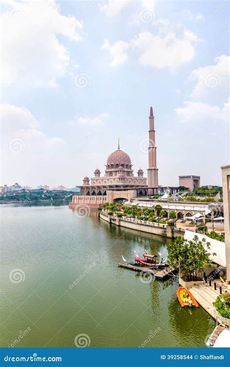 Masjid Putra stock photo. Image of masjid, architecture - 39258544