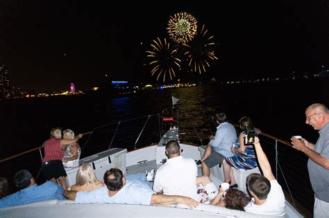 Chicago Fireworks Dinner Cruise - Private Yacht Charter Rental for Navy Pier Fireworks Chicago ...