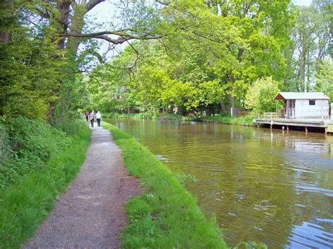 Lancaster Canal walk © Len Williams cc-by-sa/2.0 :: Geograph Britain ...