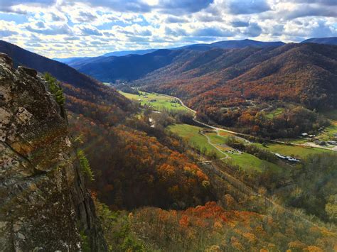 View of Seneca Rocks area after climbing Bear's Delight on the North Peak. : r/climbing