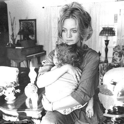 Funny Tinny | 360 Entertainment: Goldie Hawn and daughter Kate Hudson, 1980