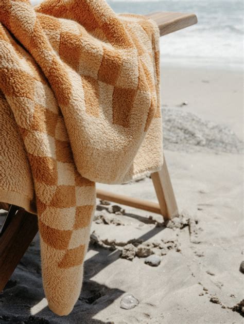 Best Extra-Large Beach Towels | 2022 | PS Smart Living