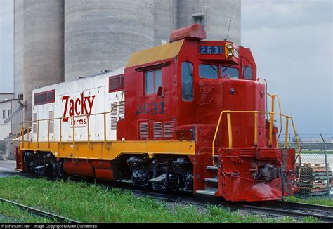 EMD CF7 diesel locomotive. by FutureWGworker on DeviantArt