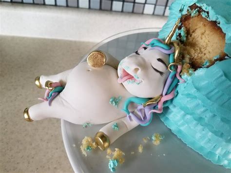 The comatose unicorn cake that broke Instagram – Unicorn Mermaid