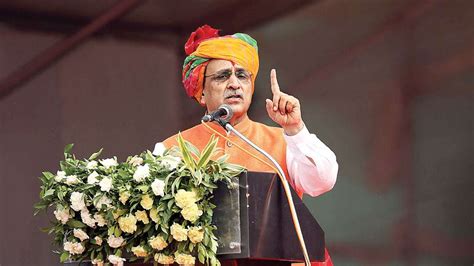 Revenue staff seek apology from Gujarat CM Vijay Rupani