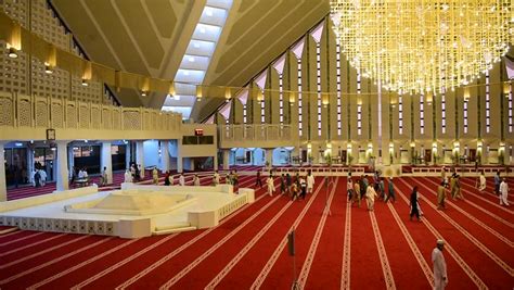 ISLAMABAD, PAKISTAN - AUGUST 7, 2014: Main Hall Of Faisal Mosque. Hundreds Of Men Moved To The ...