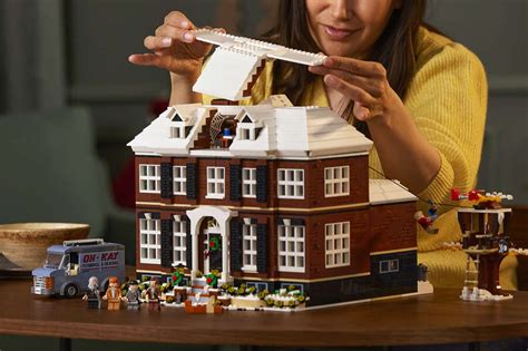 Lego Releases Detailed 'Home Alone' Set with 3,955 Pieces - Thrillist