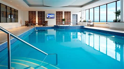 Downtown Kingston Hotels with Indoor Pools | Delta Hotels Kingston Waterfront