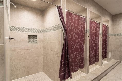 Does Planet Fitness Have Showers? (Photos & Amenities Explained)