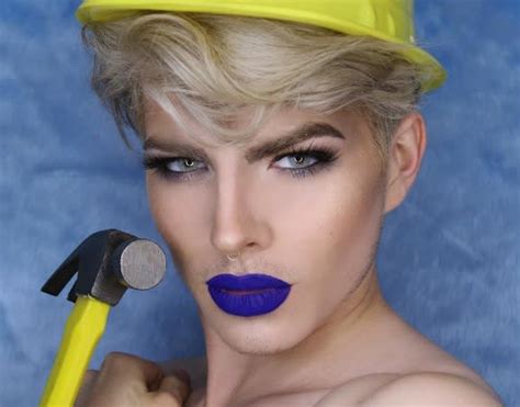 This Bob the Builder makeup look actually used a hammer for contouring