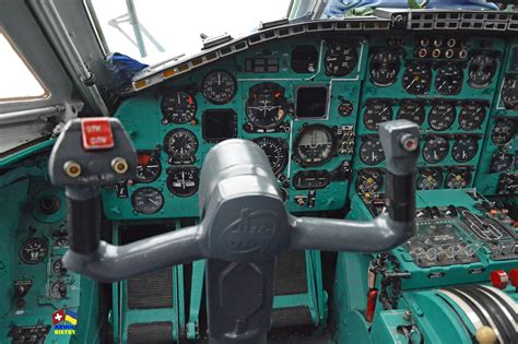 UR-09307 An-22 | Cockpit of Antonov An-22 in Gostomel. | Kevin BIETRY ...