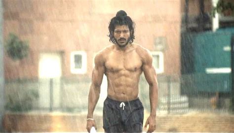 Farhan Akhtar Workout Routine & Diet Plan for Bhaag Milkha Bhaag ...