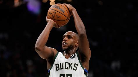 Khris Middleton: Milwaukee Bucks star set to return from injury for ...