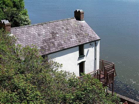 Dylan Thomas In Laugharne | About His Famous Boathouse