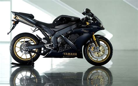 Download Vehicle Yamaha YZF-R1 HD Wallpaper