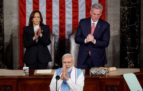 After Modi's address, US lawmakers line up for his autograph - Rediff.com India News