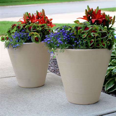 Sunnydaze Walter Flower Pot Planter, Outdoor/Indoor Heavy-Duty Double-Walled Polyresin, Fade ...