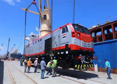 Photos: Egypt receives third batch of General Electric locomotives - Egypt Independent