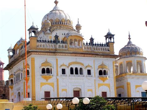 Resultado de imagen para sikh temple pakistan