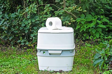 4 Cheap Composting Toilet Ideas [And One To Avoid] | Yuzu Magazine