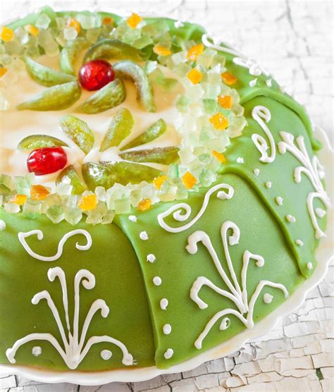 The Easter Cake That Made an Entire Convent Neglect Its Prayers | Easter cakes, Colorful ...