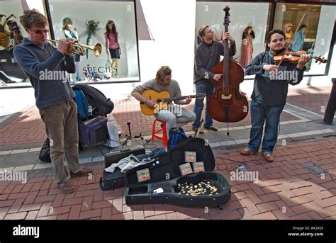 Ireland Dublin Grafton Street buskers Stock Photo: 8494184 - Alamy