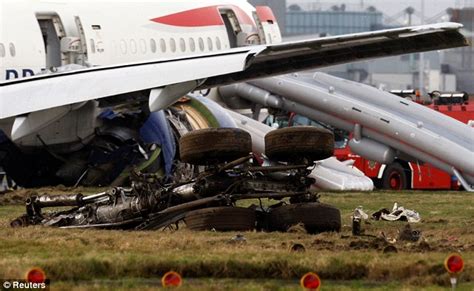 Crash landing at San Francisco mirrors that of Boeing 777 crash at ...