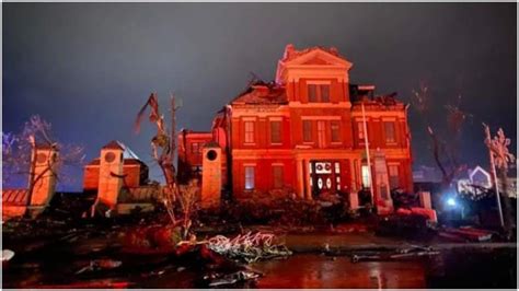 Mayfield Tornado Damage in Kentucky [PHOTOS & VIDEOS] | Heavy.com