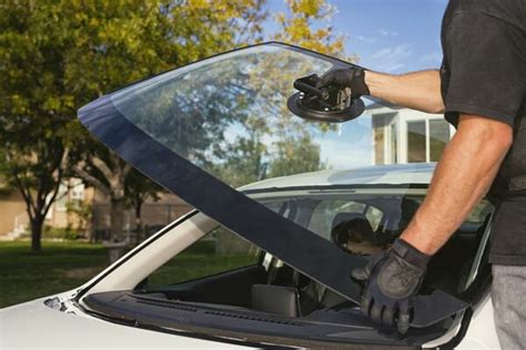 A step-by-step guide for windshield repair & windshield replacement