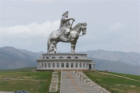 19 Of The World's Largest Statues - People & Lifestyle Gallery | eBaum's World