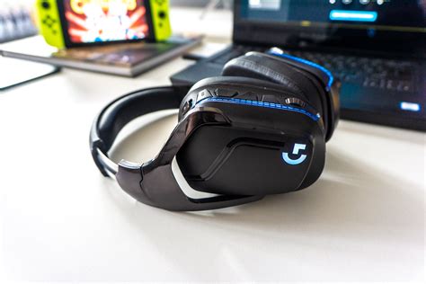 Logitech G935 Wireless is a spatial sound champ in an old crackling ...