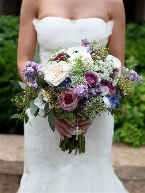 25 Lilac Wedding Bouquets for a Whimsical Show-Stopper