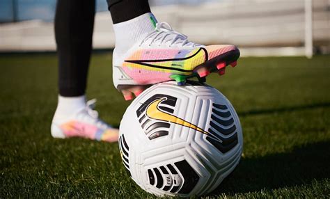 6 Best Soccer Cleats For Turf: Top Helpful Buyer's Guide